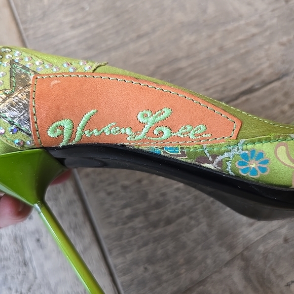 Vivien Lee Women’s Stunning Green Fabric Designer Heels Stilettos Size 38 1/2 - Picture 6 of 15